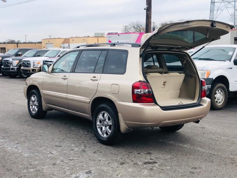 Toyota Highlander Vehicle Full-screen Gallery Image 16