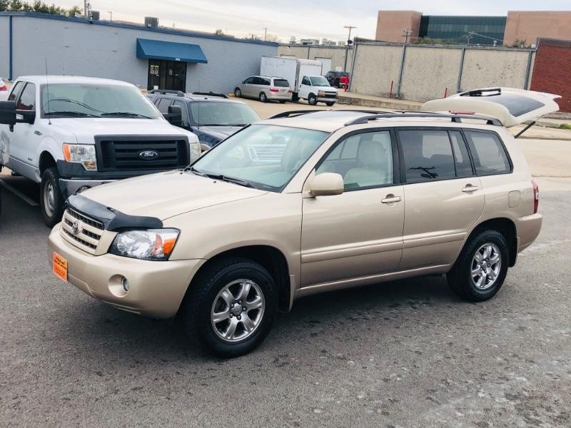 Toyota Highlander Vehicle Full-screen Gallery Image 17