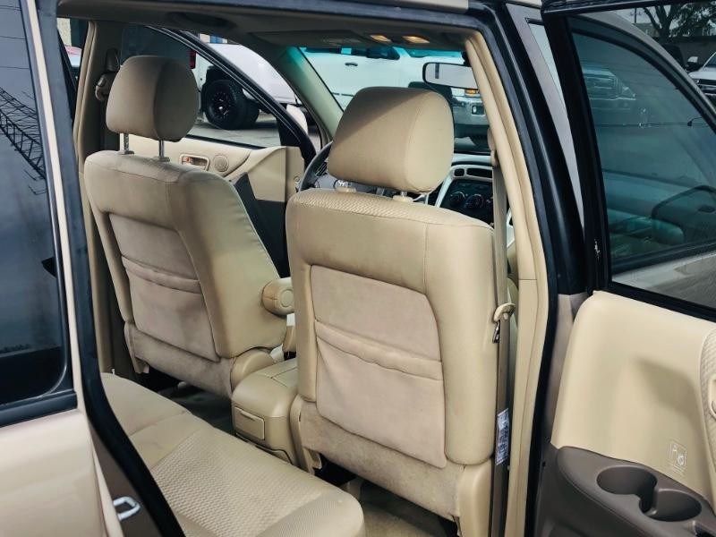 Toyota Highlander Vehicle Full-screen Gallery Image 23