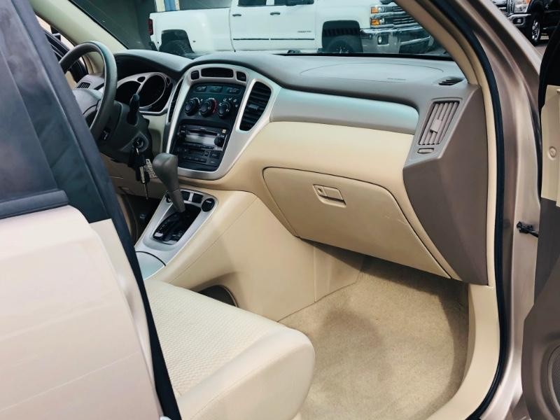 Toyota Highlander Vehicle Full-screen Gallery Image 24