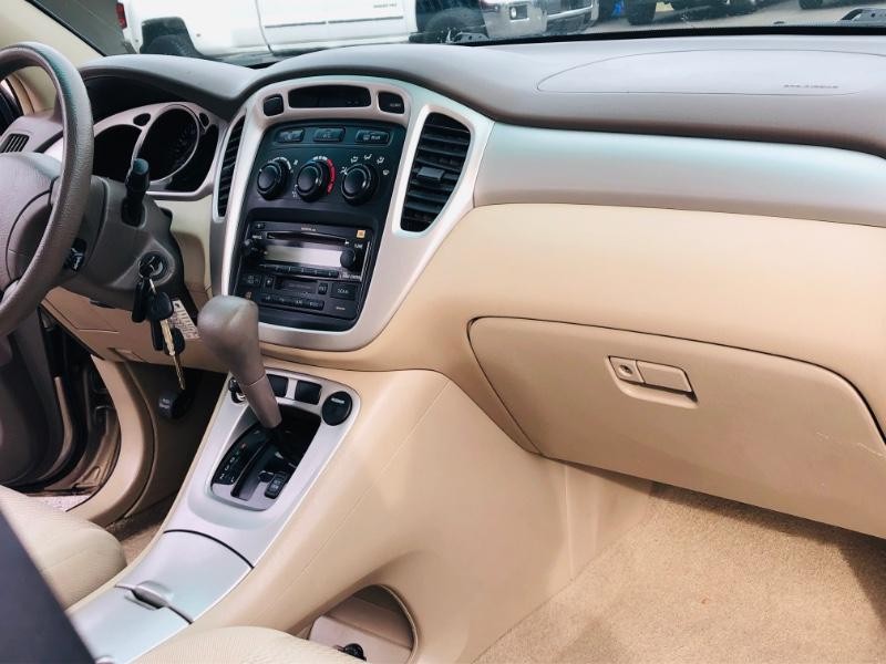 Toyota Highlander Vehicle Full-screen Gallery Image 25