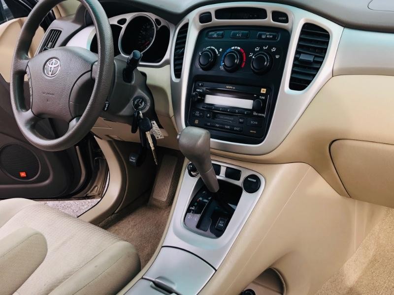 Toyota Highlander Vehicle Full-screen Gallery Image 26