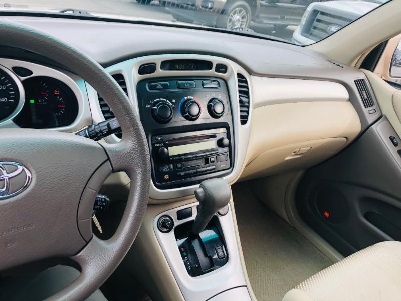 Toyota Highlander Vehicle Full-screen Gallery Image 31