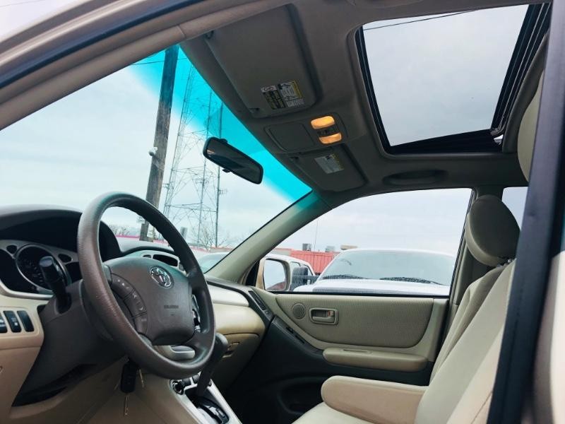 Toyota Highlander Vehicle Full-screen Gallery Image 32