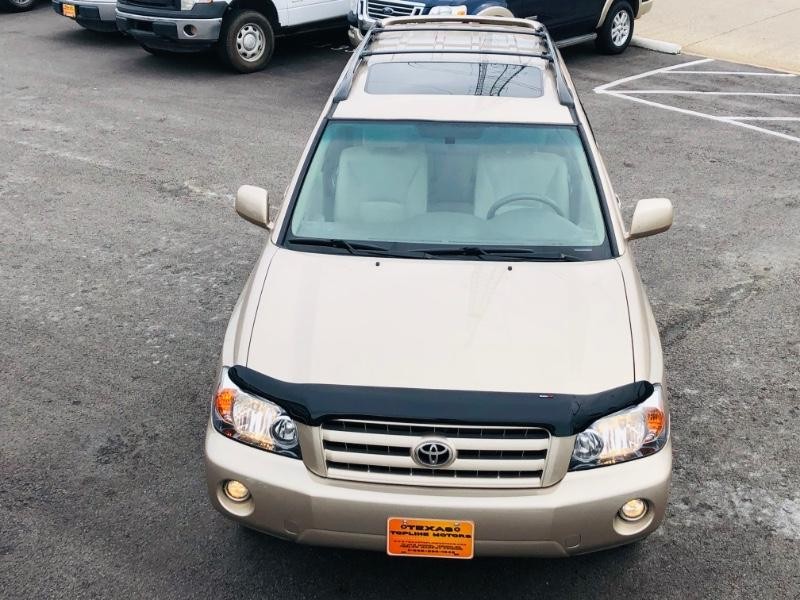 Toyota Highlander Vehicle Full-screen Gallery Image 35