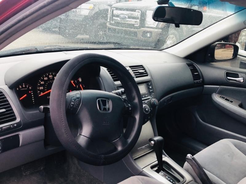Honda Accord Sedan Vehicle Full-screen Gallery Image 11