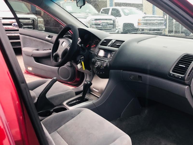 Honda Accord Sedan Vehicle Full-screen Gallery Image 16