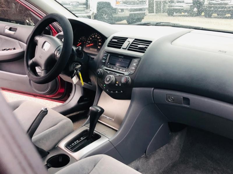 Honda Accord Sedan Vehicle Full-screen Gallery Image 17