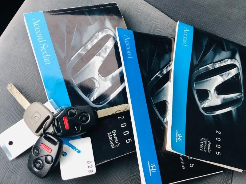 Honda Accord Sedan Vehicle Full-screen Gallery Image 25