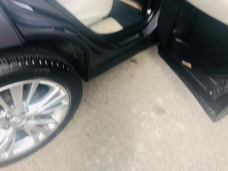 Lexus RX 350 Vehicle Full-screen Gallery Image 12