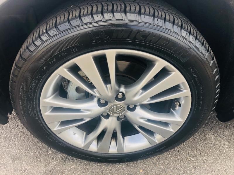 Lexus RX 350 Vehicle Full-screen Gallery Image 17