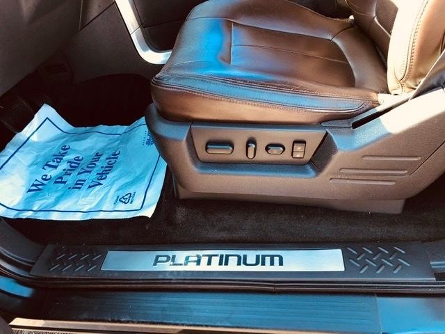 Ford F-150 Vehicle Full-screen Gallery Image 31