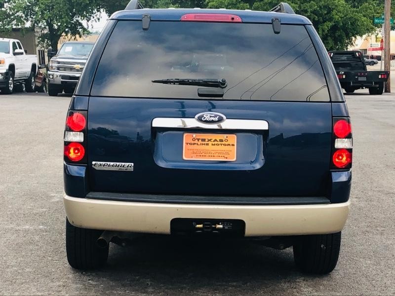 Ford Explorer Vehicle Full-screen Gallery Image 10