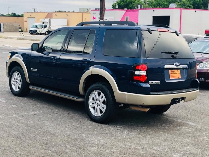 Ford Explorer Vehicle Full-screen Gallery Image 11