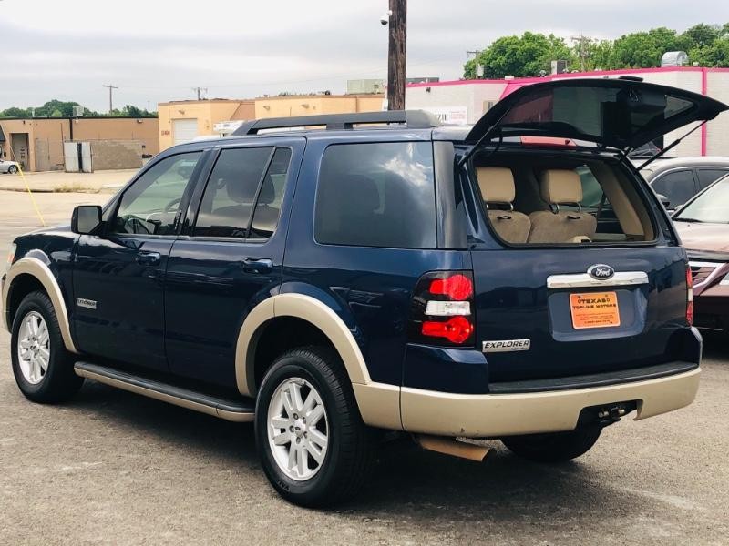 Ford Explorer Vehicle Full-screen Gallery Image 12