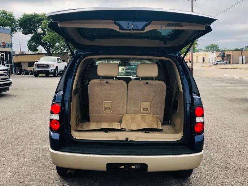 Ford Explorer Vehicle Full-screen Gallery Image 14