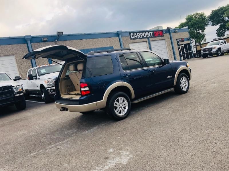 Ford Explorer Vehicle Full-screen Gallery Image 16