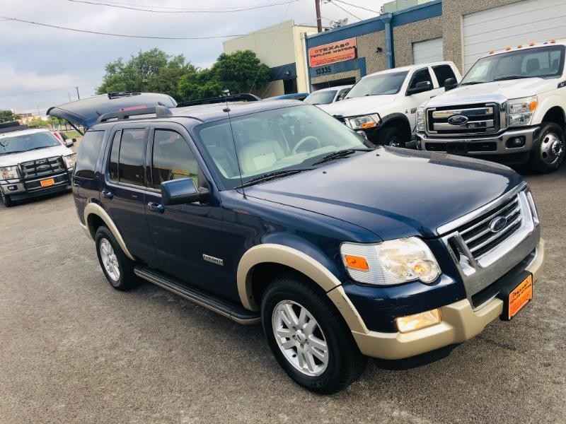 Ford Explorer Vehicle Full-screen Gallery Image 17