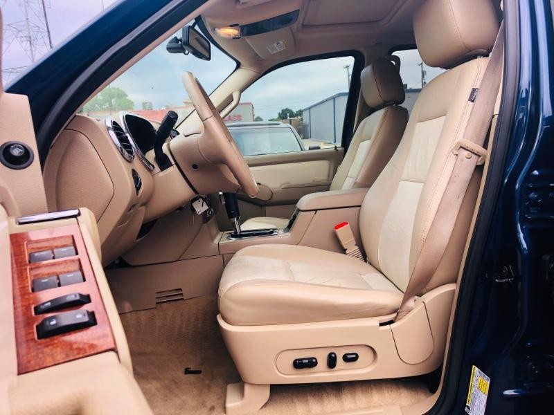 Ford Explorer Vehicle Full-screen Gallery Image 19