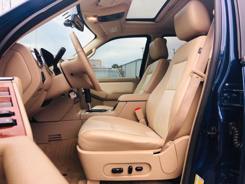 Ford Explorer Vehicle Full-screen Gallery Image 20