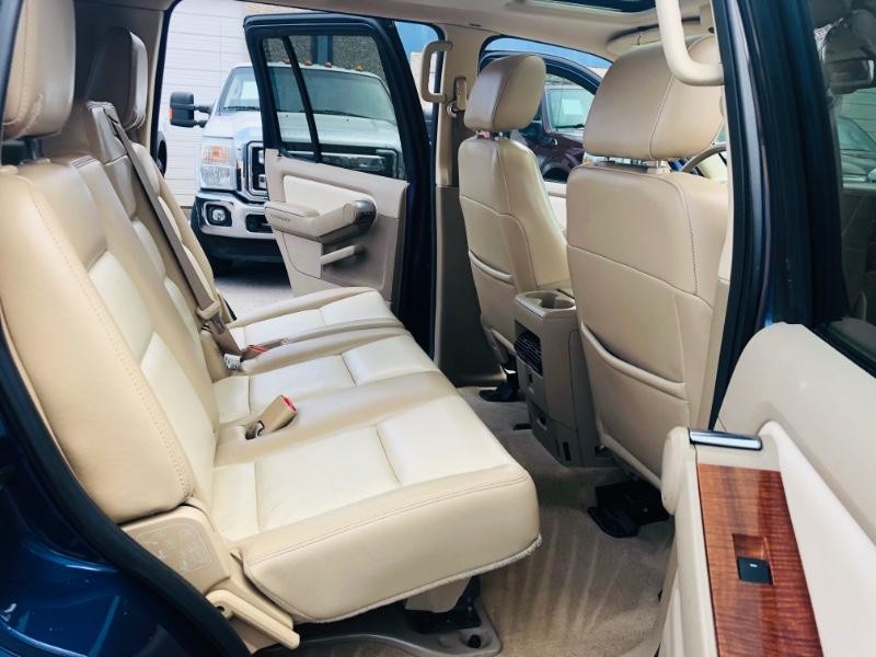 Ford Explorer Vehicle Full-screen Gallery Image 27