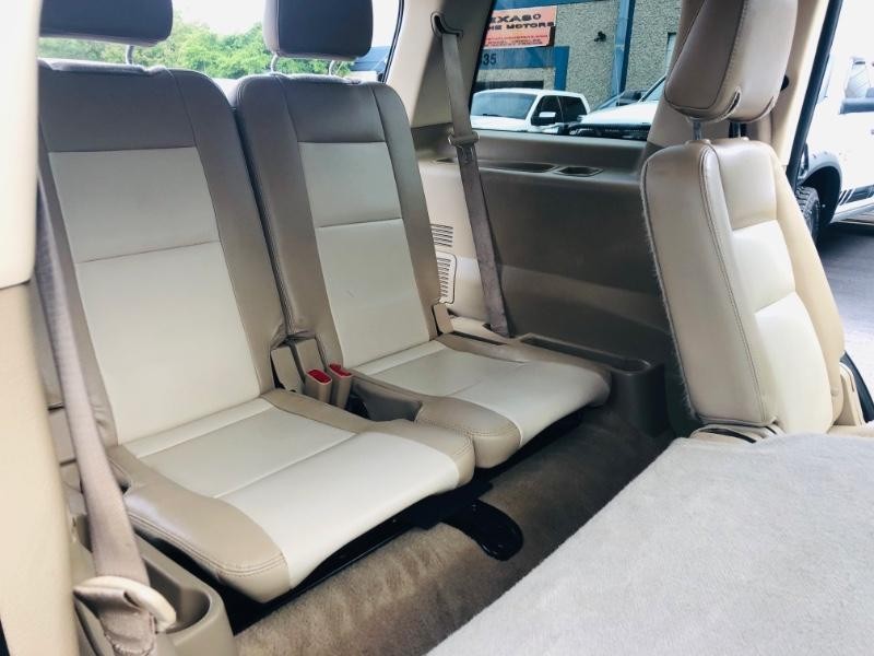 Ford Explorer Vehicle Full-screen Gallery Image 29