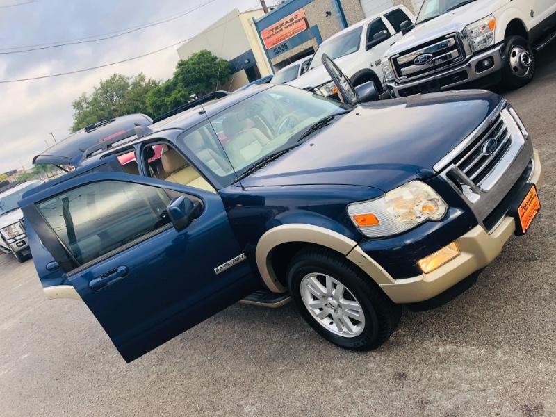 Ford Explorer Vehicle Full-screen Gallery Image 33