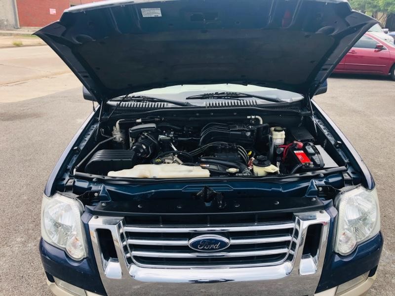 Ford Explorer Vehicle Full-screen Gallery Image 39