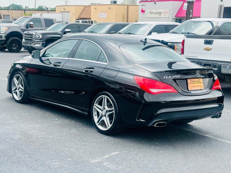 Mercedes-Benz CLA-Class Vehicle Full-screen Gallery Image 08