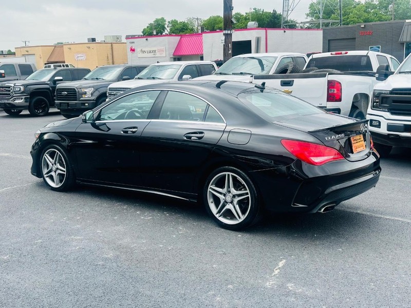 Mercedes-Benz CLA-Class Vehicle Full-screen Gallery Image 09