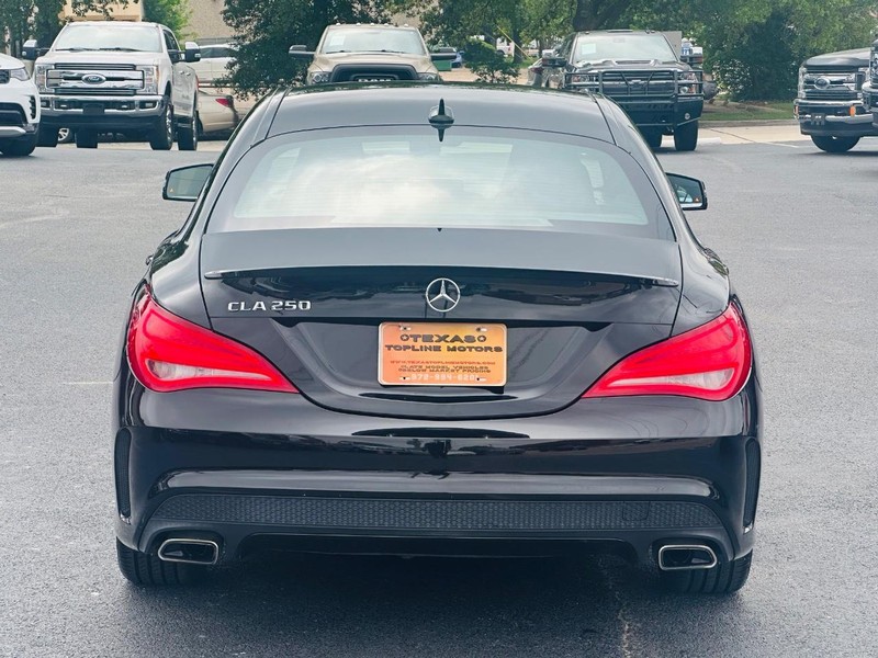 Mercedes-Benz CLA-Class Vehicle Full-screen Gallery Image 10