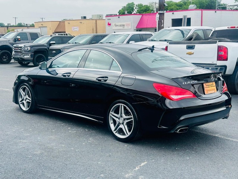 Mercedes-Benz CLA-Class Vehicle Full-screen Gallery Image 13