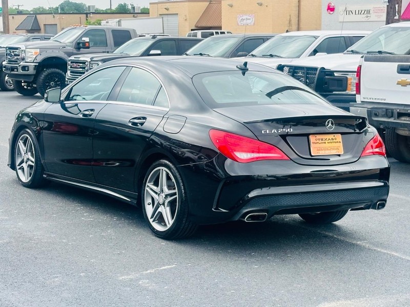 Mercedes-Benz CLA-Class Vehicle Full-screen Gallery Image 14