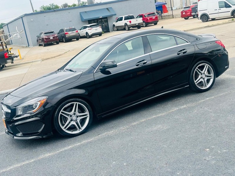 Mercedes-Benz CLA-Class Vehicle Full-screen Gallery Image 15