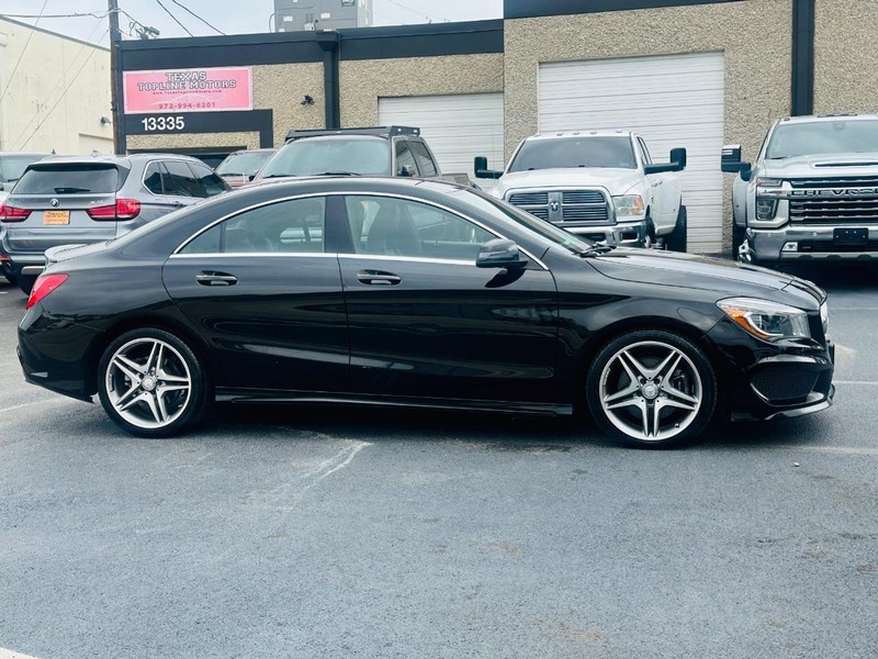 Mercedes-Benz CLA-Class Vehicle Full-screen Gallery Image 16