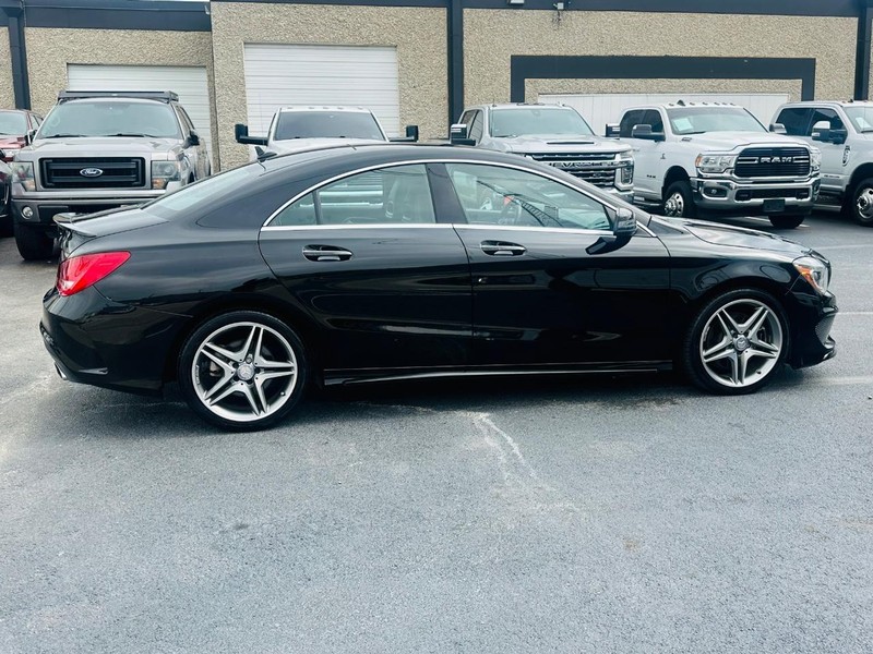 Mercedes-Benz CLA-Class Vehicle Full-screen Gallery Image 17