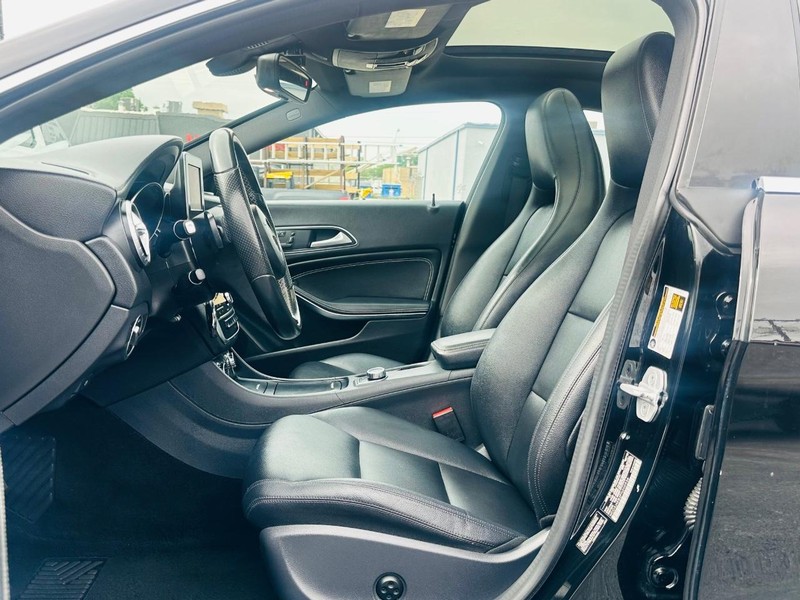 Mercedes-Benz CLA-Class Vehicle Full-screen Gallery Image 18