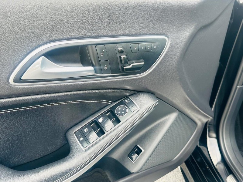 Mercedes-Benz CLA-Class Vehicle Full-screen Gallery Image 20