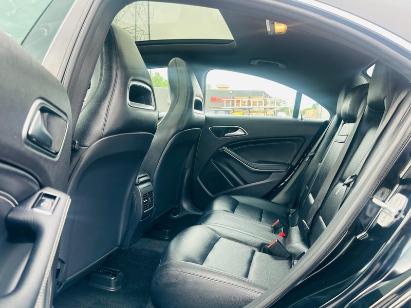 Mercedes-Benz CLA-Class Vehicle Full-screen Gallery Image 22