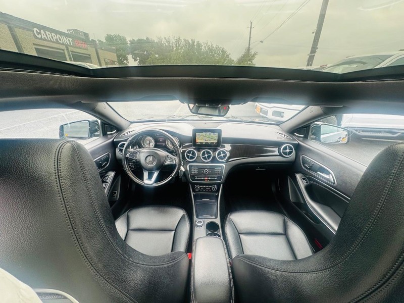 Mercedes-Benz CLA-Class Vehicle Full-screen Gallery Image 25