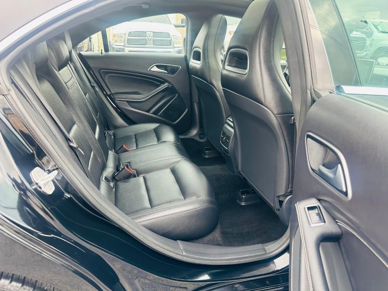 Mercedes-Benz CLA-Class Vehicle Full-screen Gallery Image 28