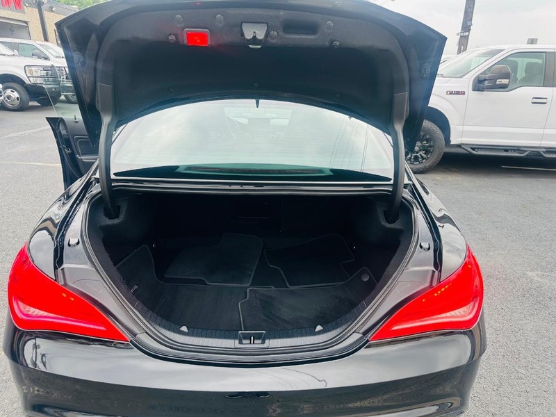 Mercedes-Benz CLA-Class Vehicle Full-screen Gallery Image 33