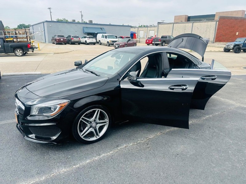 Mercedes-Benz CLA-Class Vehicle Full-screen Gallery Image 35