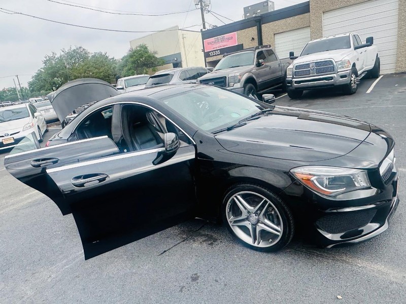 Mercedes-Benz CLA-Class Vehicle Full-screen Gallery Image 37