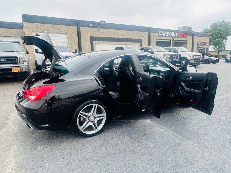 Mercedes-Benz CLA-Class Vehicle Full-screen Gallery Image 40