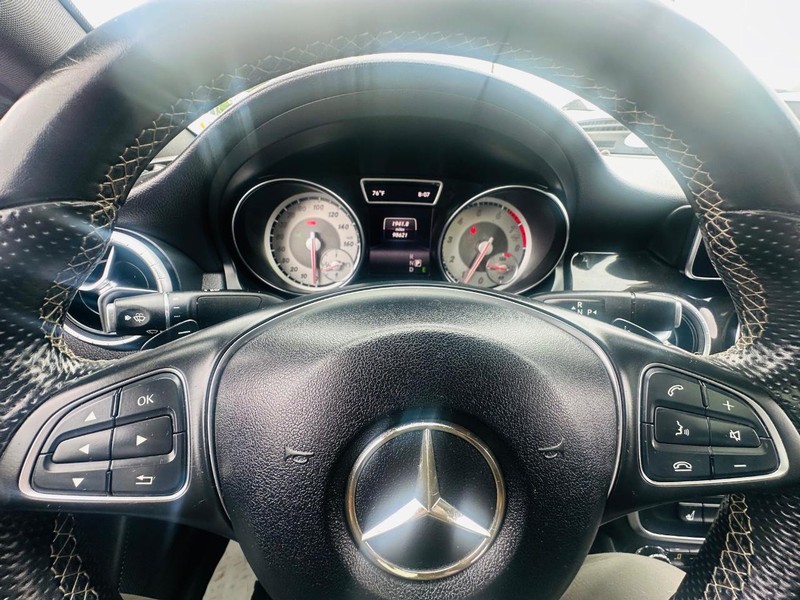 Mercedes-Benz CLA-Class Vehicle Full-screen Gallery Image 45