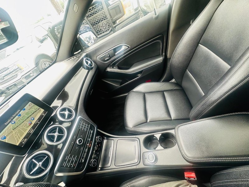 Mercedes-Benz CLA-Class Vehicle Full-screen Gallery Image 49