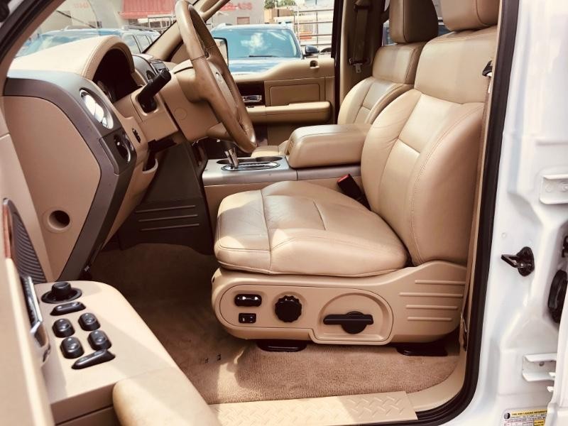 Ford F-150 Vehicle Full-screen Gallery Image 11