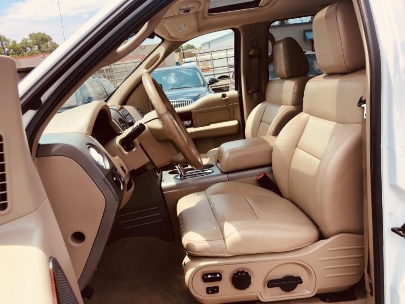 Ford F-150 Vehicle Full-screen Gallery Image 12