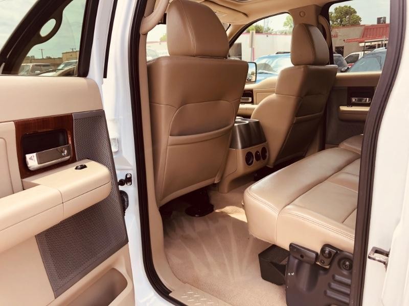 Ford F-150 Vehicle Full-screen Gallery Image 15